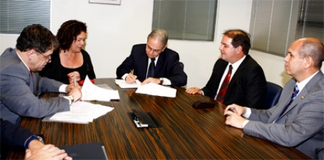 http://www.infraero.gov.br/components/com_fpss/images/PR_e_Acre.jpg