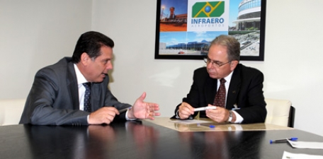 http://www.infraero.gov.br/components/com_fpss/images/PR_recebe_gov_GO_171111.jpg