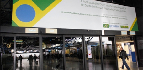 http://www.infraero.gov.br/components/com_fpss/images/Painel_Curitiba.jpg