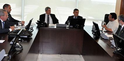 http://www.infraero.gov.br/components/com_fpss/images/Reuniao_SAC_e_SINA.jpg