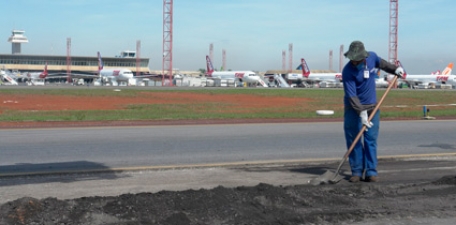 http://www.infraero.gov.br/components/com_fpss/images/TAXI_BSB_CAPA_281011.jpg