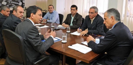 http://www.infraero.gov.br/components/com_fpss/images/reuniao_GIG_SRRJ_Aut_Aerop_041111.jpg